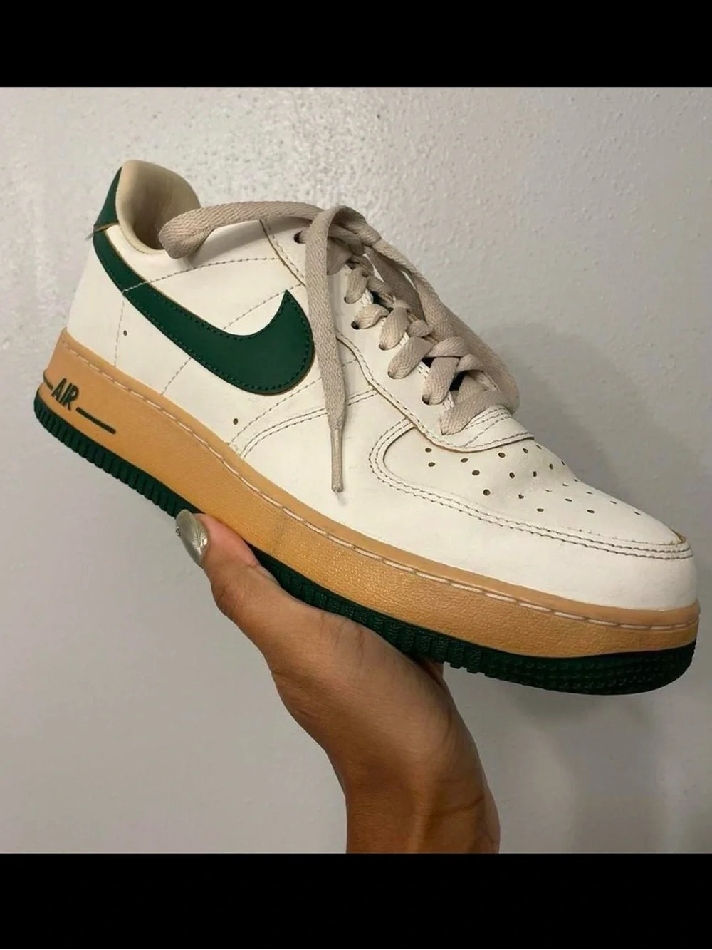 Nike Air Force 1 ‘07 LV8 — Green/Sesame Sneakers